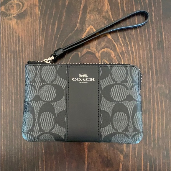 Coach! NWT! Wristlet! - Picture 3 of 8